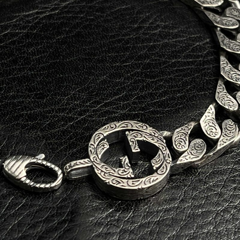 gg-engraved-interlocking-chainlink-bracelet
