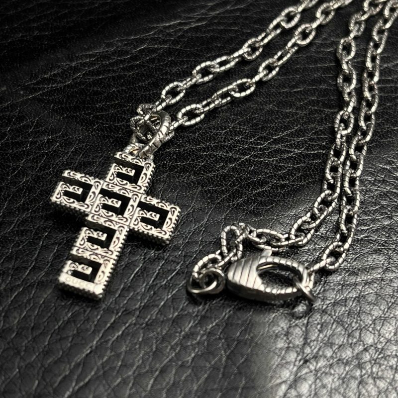 gg-interlocking-cross-pendant-necklace