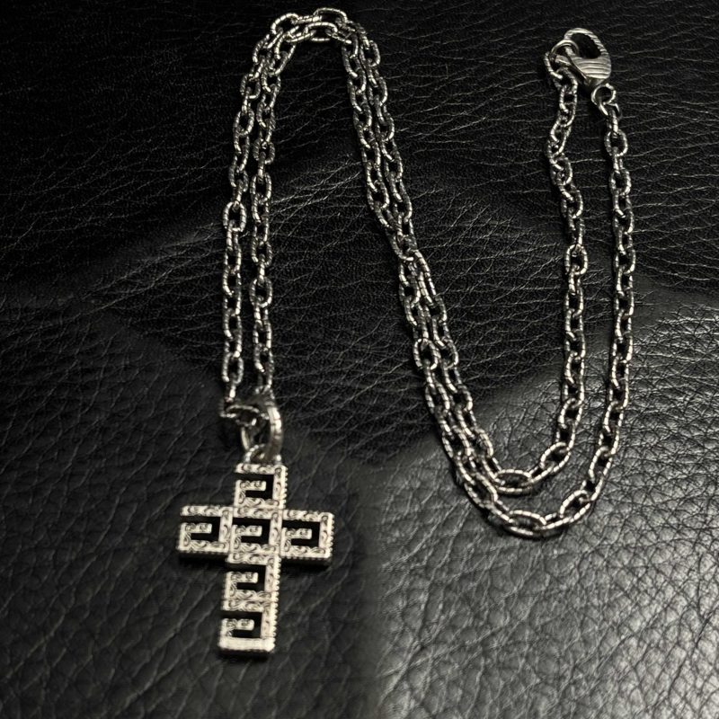 gg-interlocking-cross-pendant-necklace