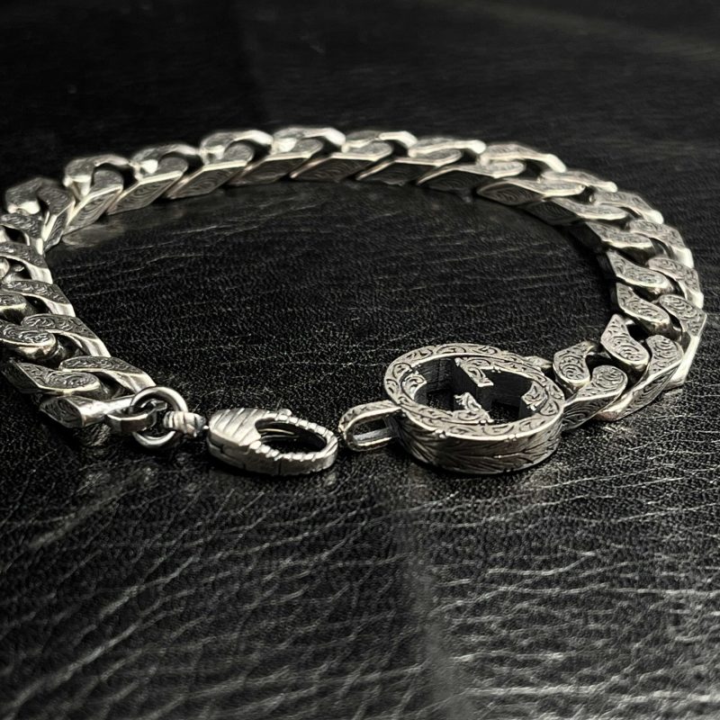 gg-engraved-interlocking-chainlink-bracelet