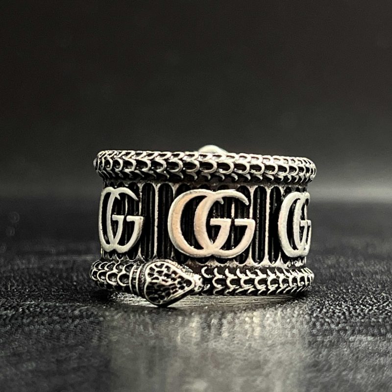 gg-engraved-monogram-serpent-ring